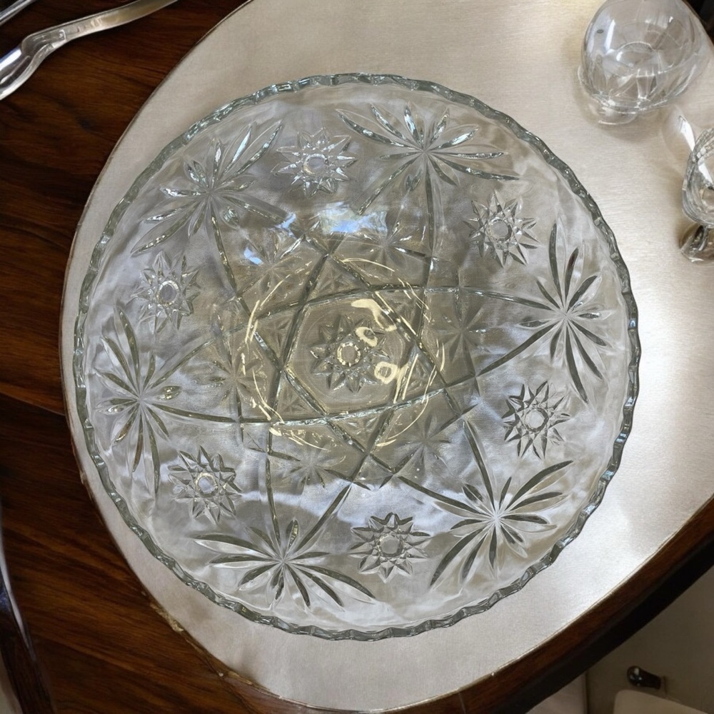 Elegant Clear Glass Serving Bowl